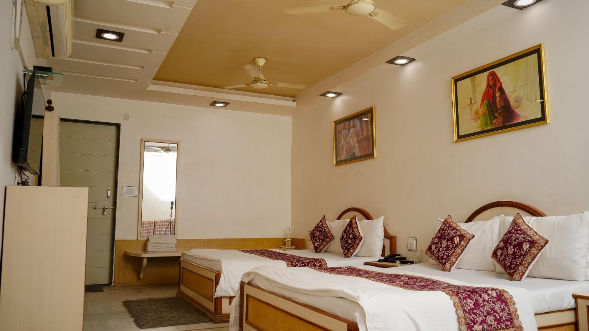 Hotel Ruby Джайпур Екстериор снимка