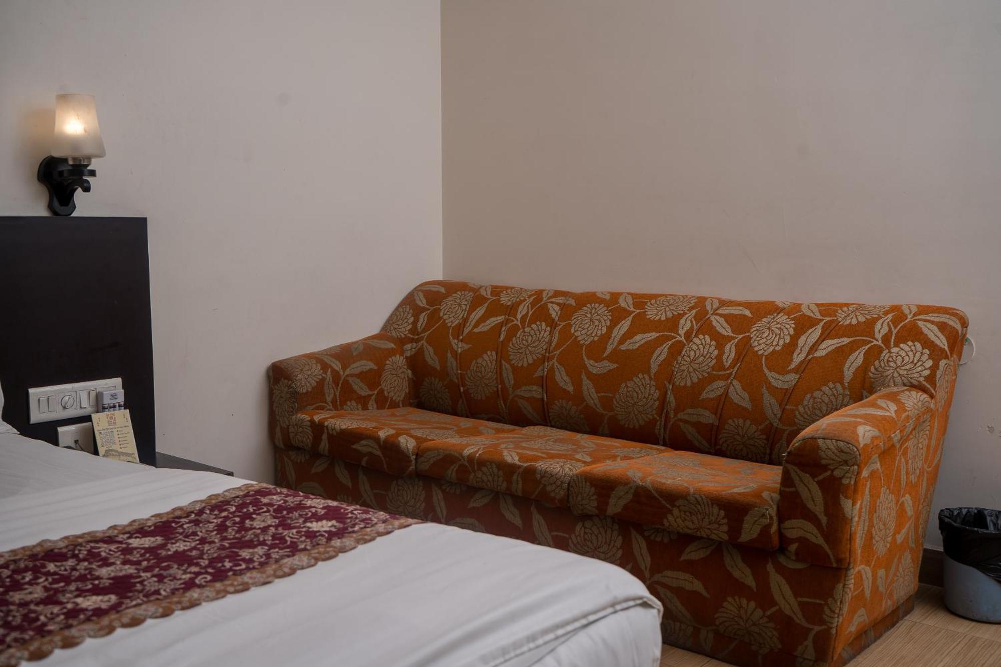Hotel Ruby Джайпур Екстериор снимка