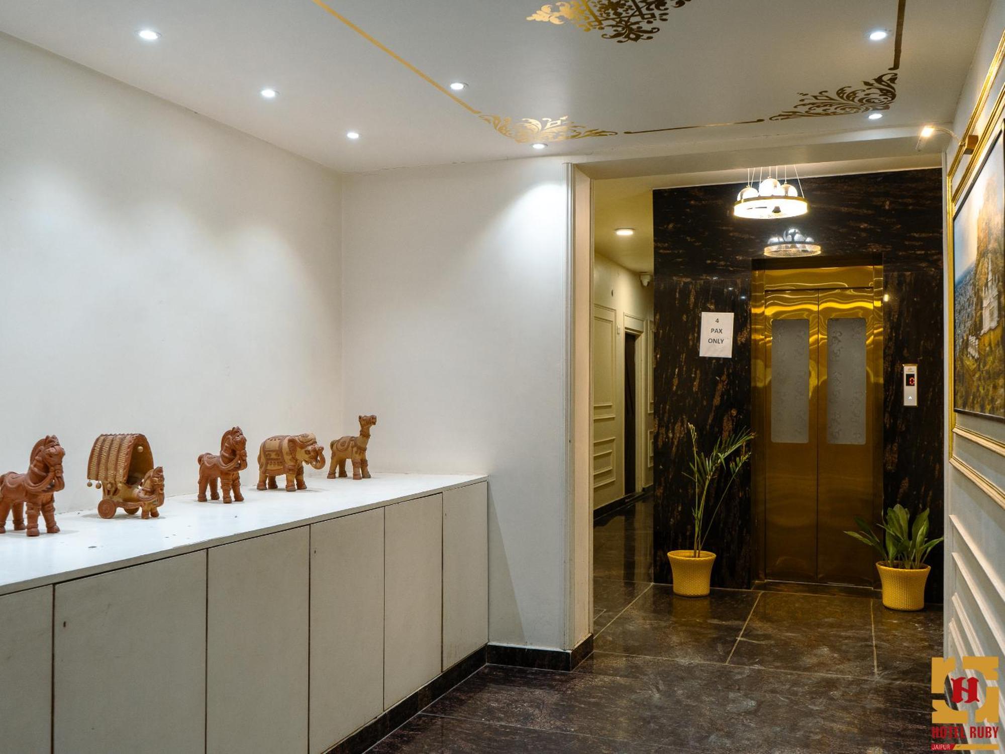 Hotel Ruby Джайпур Екстериор снимка